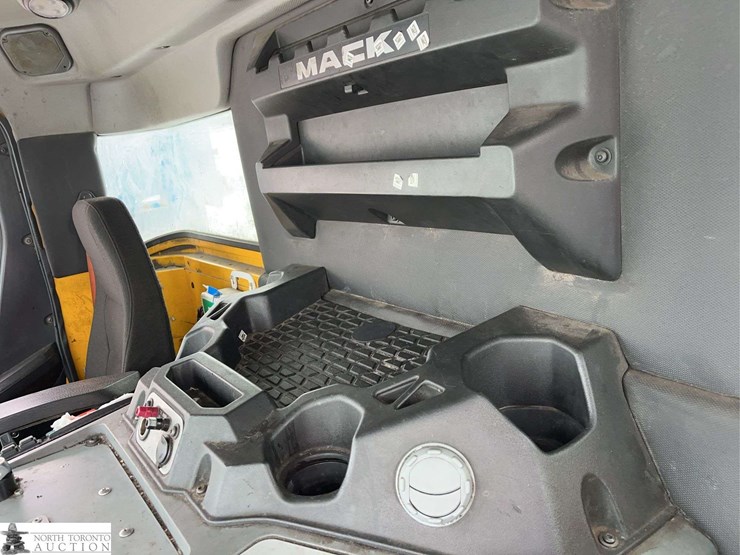 2018-mack-lr633-t/a-refuse-truck-image-30