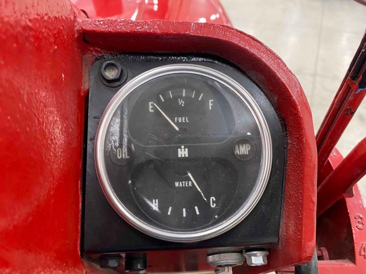 farmall-1206-open-station-restored-image-64