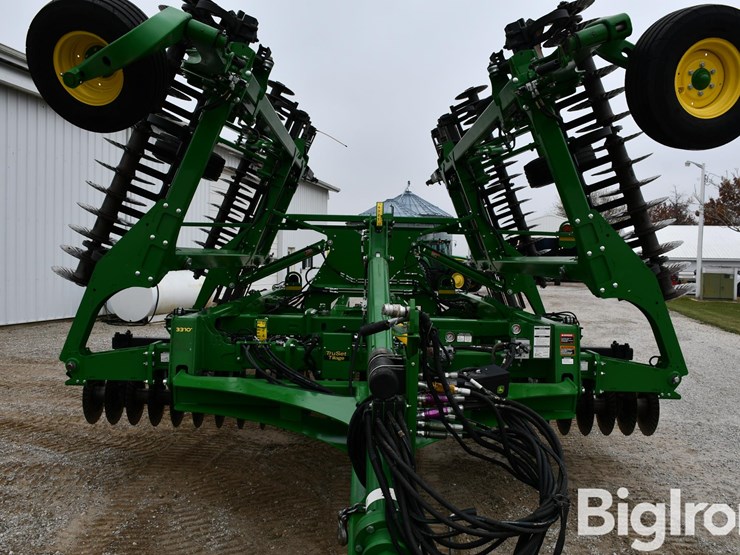 2020-john-deere-2660vt-image-11