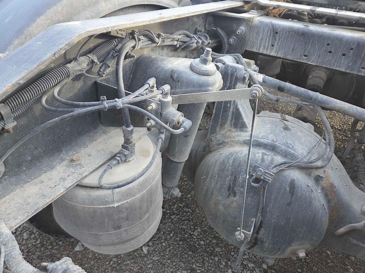 2013-peterbilt-388-image-33