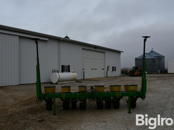 john-deere-6r30-planter-image-2