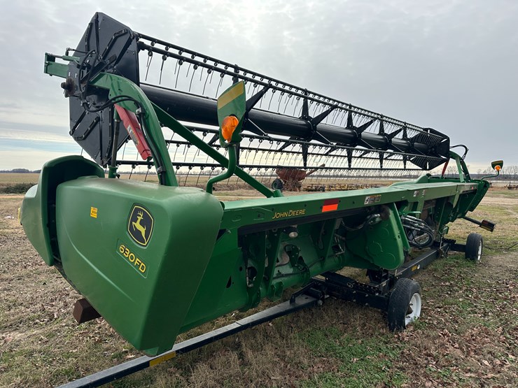 2017-john-deere-630fd-image-1