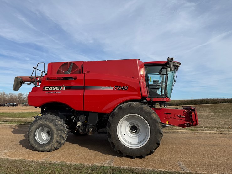 2015-case-ih-7240-image-10