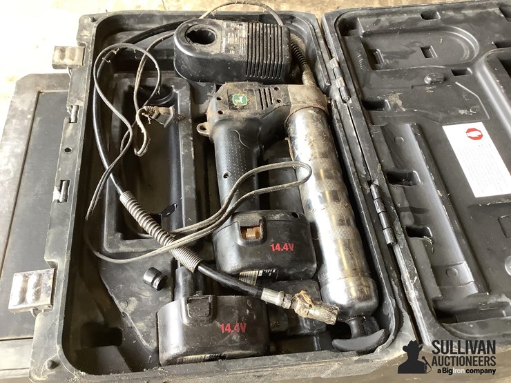 john-deere-grease-gun-image-2