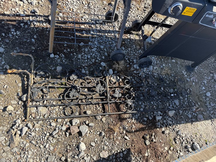 #28200-•-lot-of-(2)-grills-&-wrought-iron-fencing-decor-inv#-28200-image-8