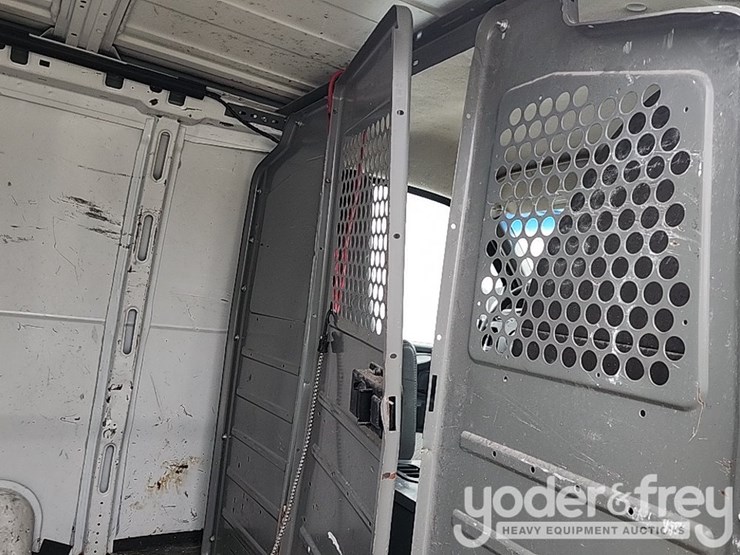 2011-gmc-savana-g2500-image-35