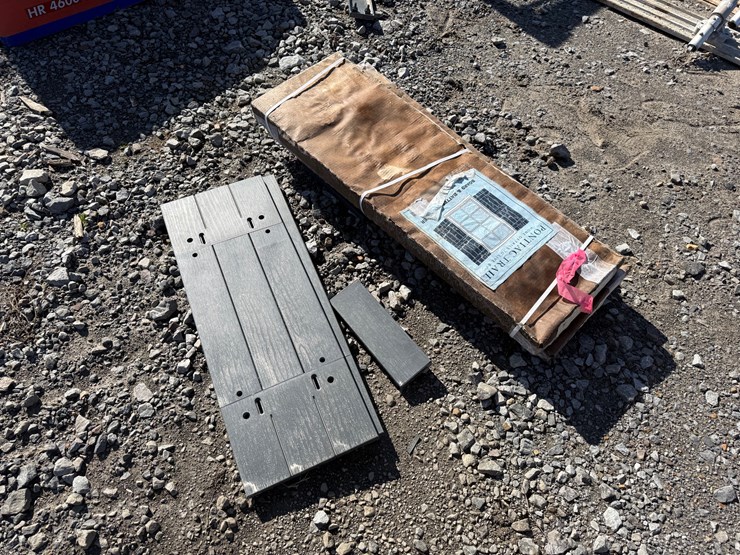 #33306-•-lot-of-grey-board-&-batten-shutters-inv#-33306-image-5