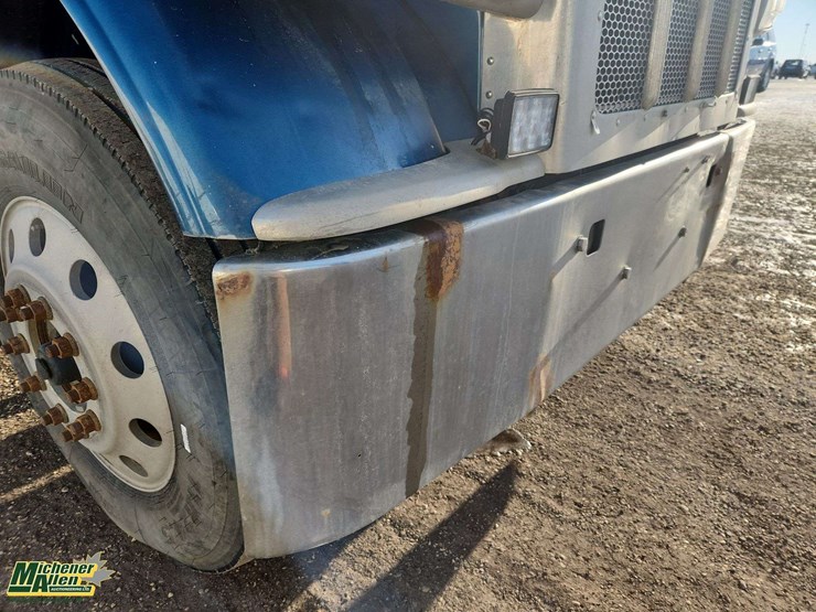 2013-peterbilt-388-image-34