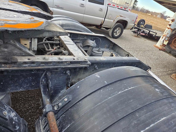 2013-peterbilt-388-image-37