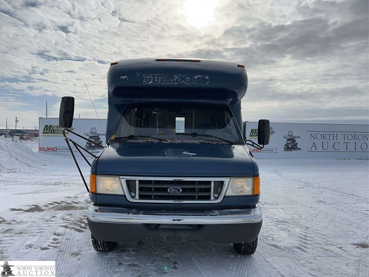 2005-ford-e-series-s/a-24-passenger-bus-image-2