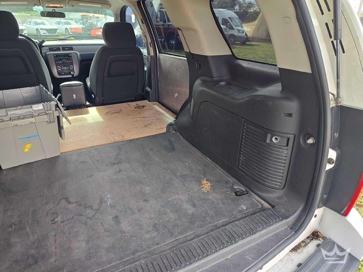 2012-chevrolet-tahoe-image-25