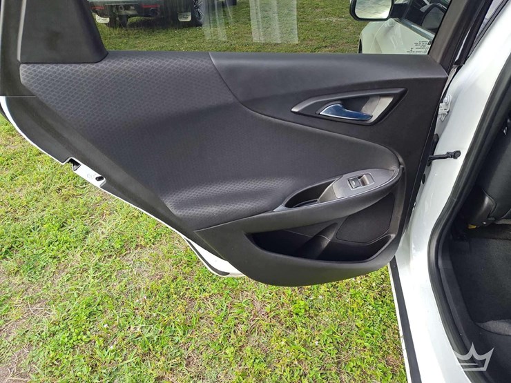 2017-chevrolet-malibu-sedan-image-34