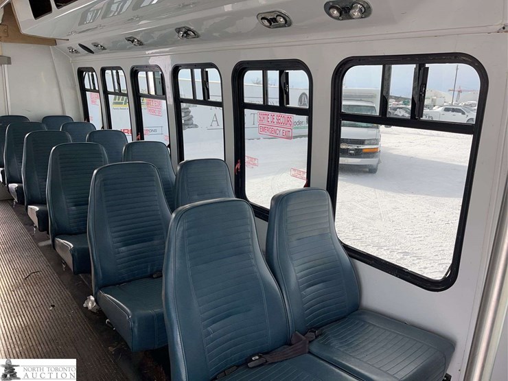 2005-ford-e-series-s/a-24-passenger-bus-image-32