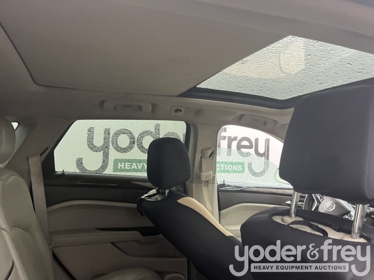 2014-cadillac-srx-image-35