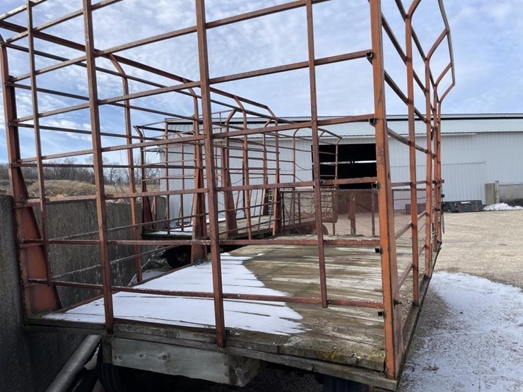 meyers-16'-hay-wagon-image-6