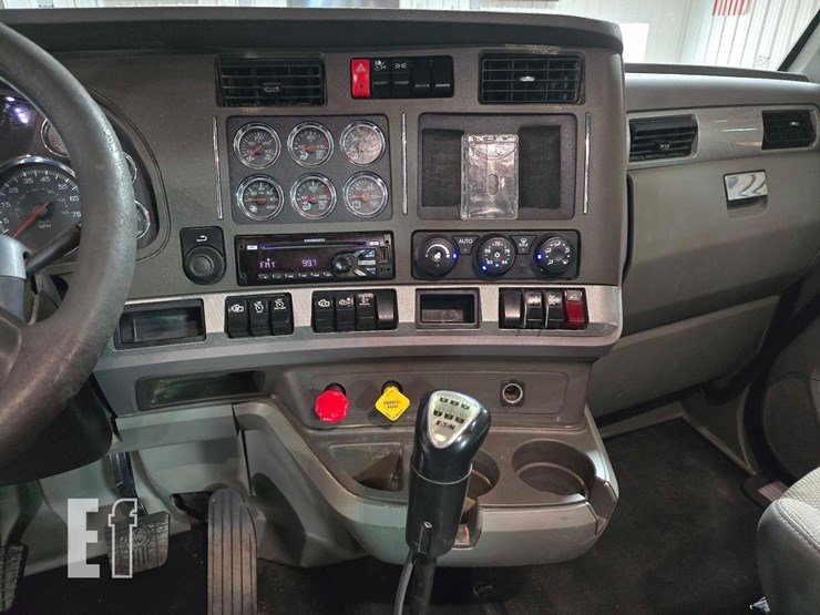 2015-kenworth-t680-image-14