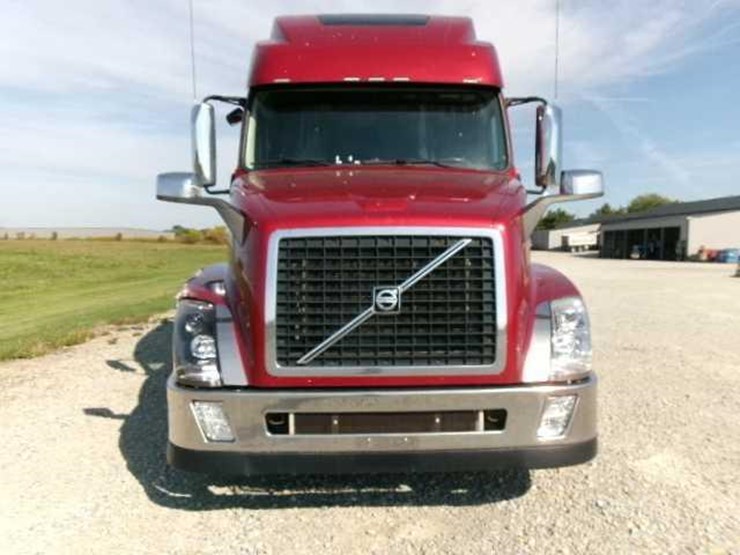 2014-volvo-vnl64t780-image-32