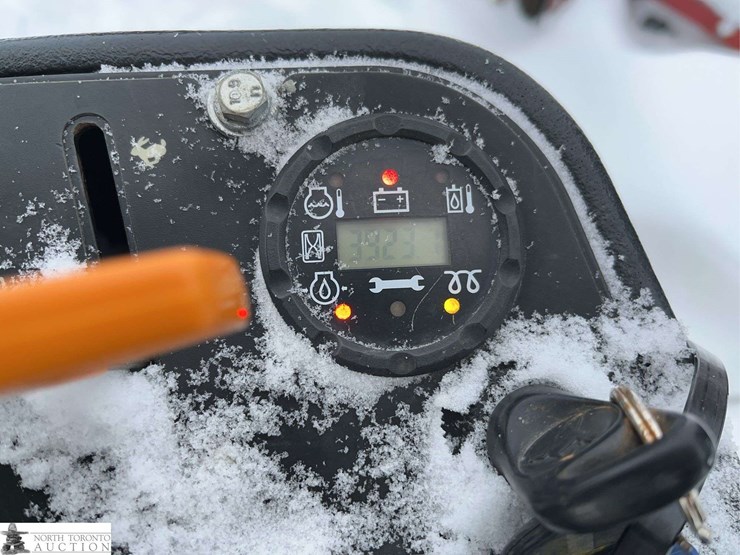 2013-john-deere-7400-image-13