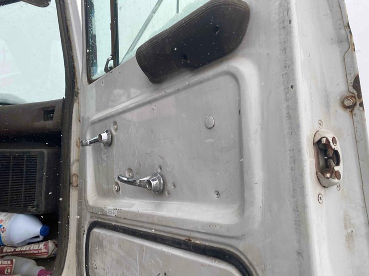 1983-ford-9000-image-64