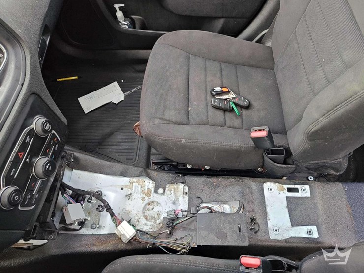 2017-dodge-charger-sedan-image-24