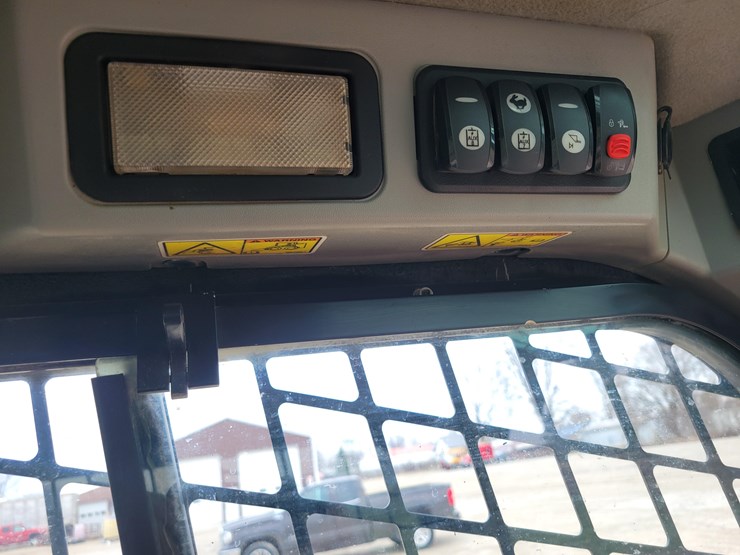 2016-caterpillar-299d-image-16