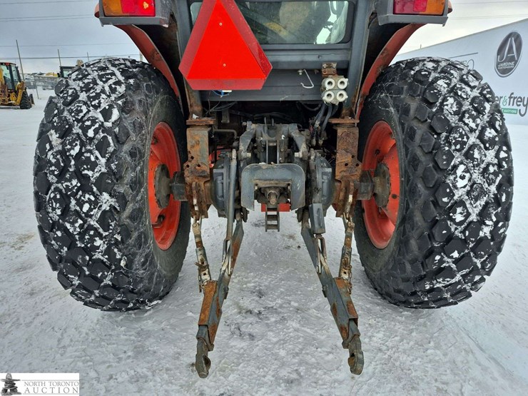 2010-kubota-l5250-d-tractor-image-19