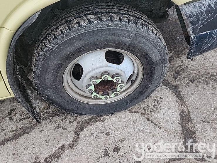 2015-gmc-savana-g4500-image-9