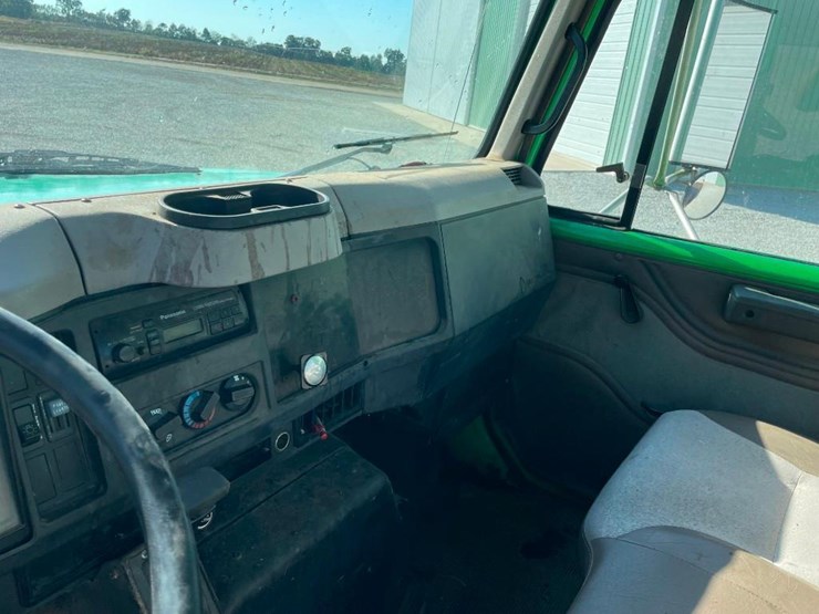 international-4700-image-5