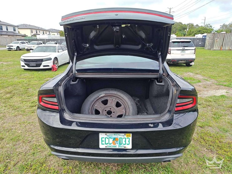 2015-dodge-charger-sedan-image-34