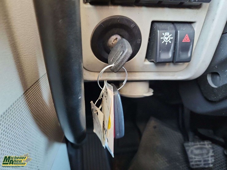 2024-peterbilt-579-image-32