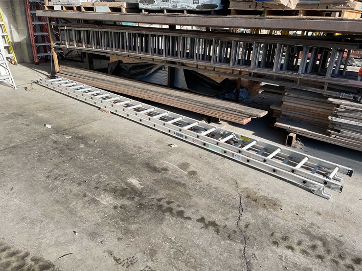 #2294-•-titan-aluminum-extension-ladder-image-4