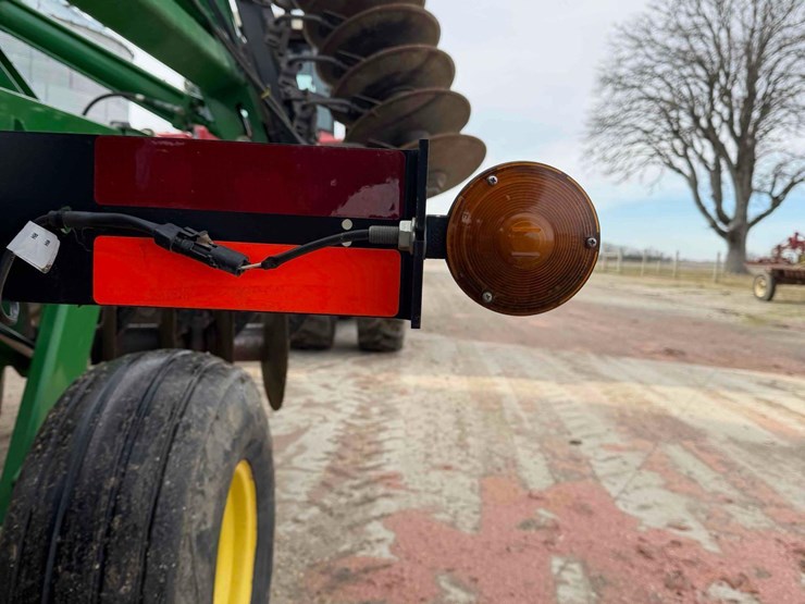 2013-john-deere-2623vt-image-18