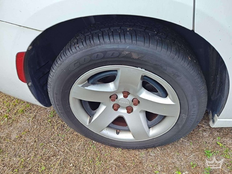 2017-dodge-charger-sedan-image-39