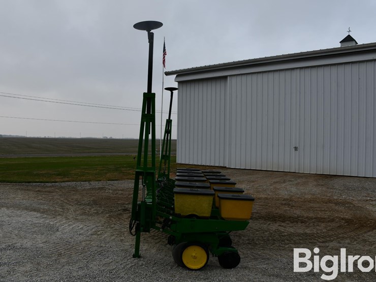 john-deere-6r30-planter-image-8