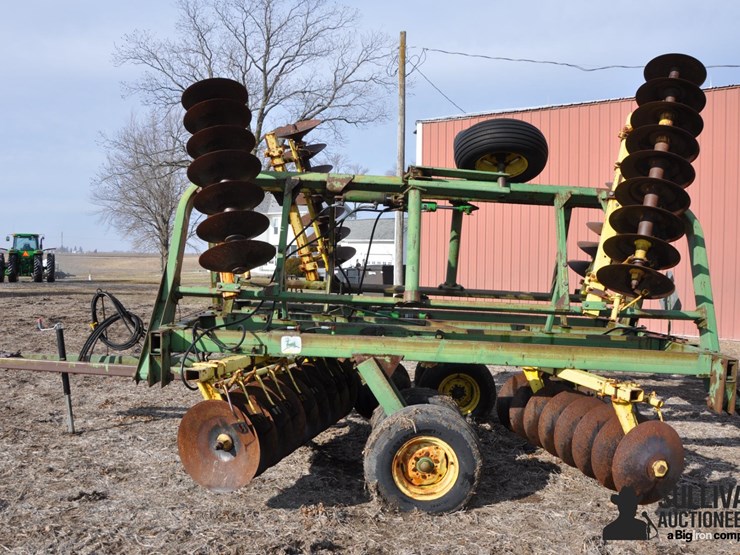 john-deere-230-image-8