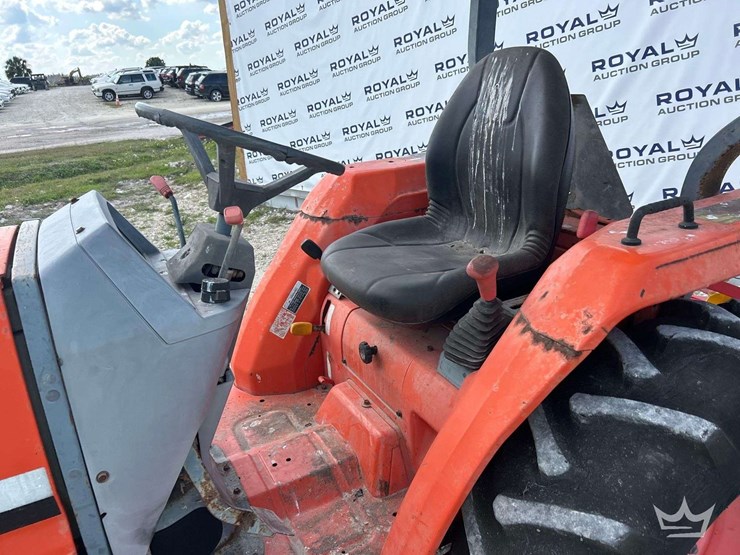 2001-kubota-l3300f-35hp-utility-tractor-with-caroni-tc710-6ft.-rotary-brush-mower-attachment-image-8