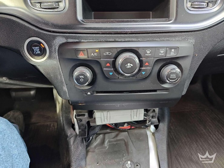 2012-dodge-charger-sedan-image-19