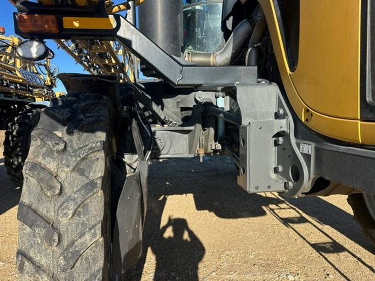 #4295-•-**rogator-900c-4x4-self-propelled-sprayer-agca0900lnnnl1061-image-13