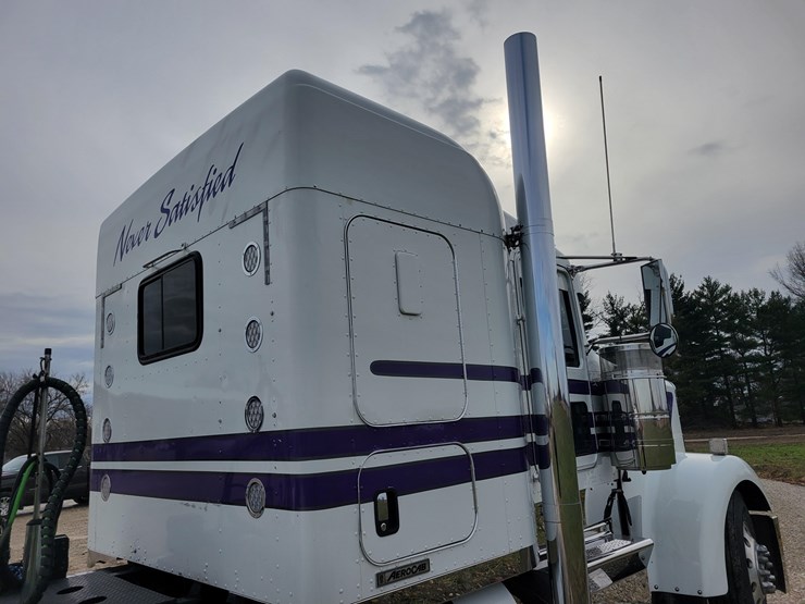 2012-kenworth-w900l-image-24