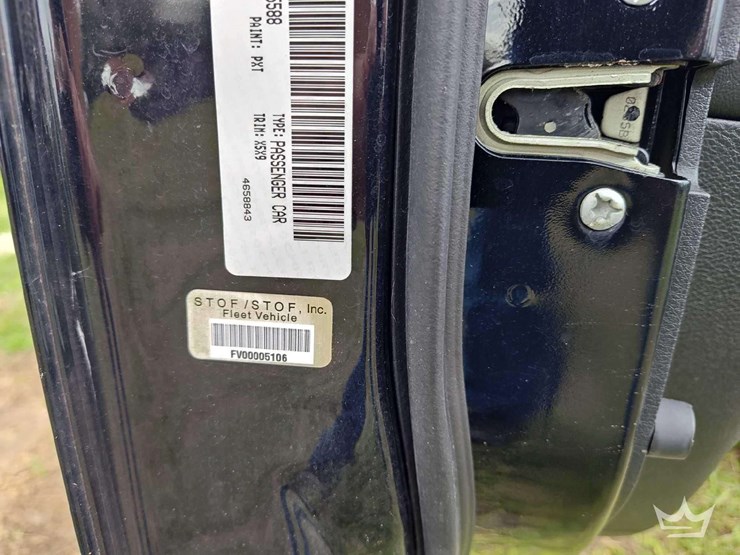 2015-dodge-charger-sedan-image-15