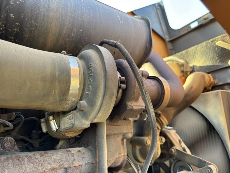 2011-case-570m-xt-image-58