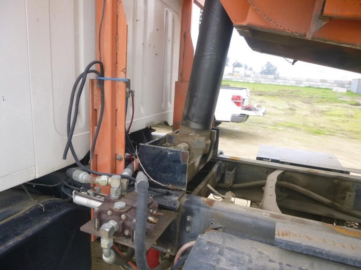 2002-international-2674-image-23