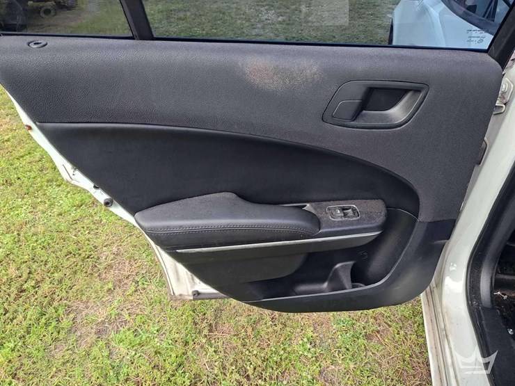 2017-dodge-charger-sedan-image-23