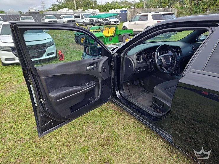 2018-dodge-charger-sedan-image-23