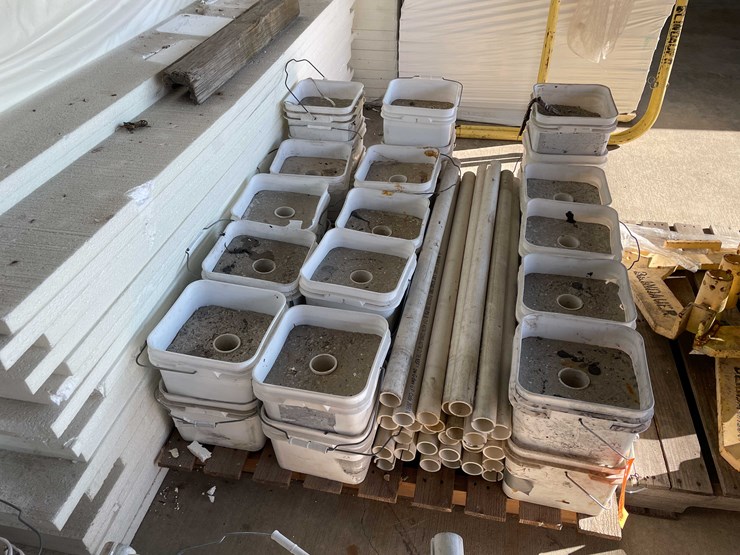 #2784-•-portable-safety-barrier-image-2