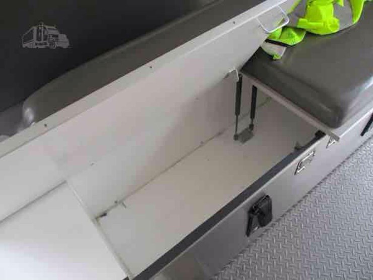 2004-ford-e450-image-25