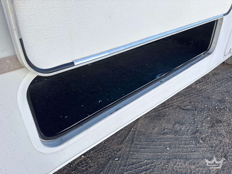 2004-ford-e450-image-34