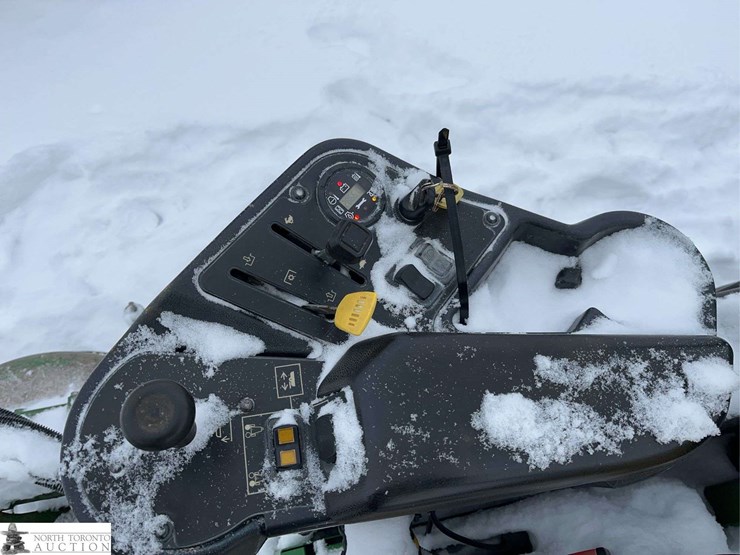 2013-john-deere-7400-image-8