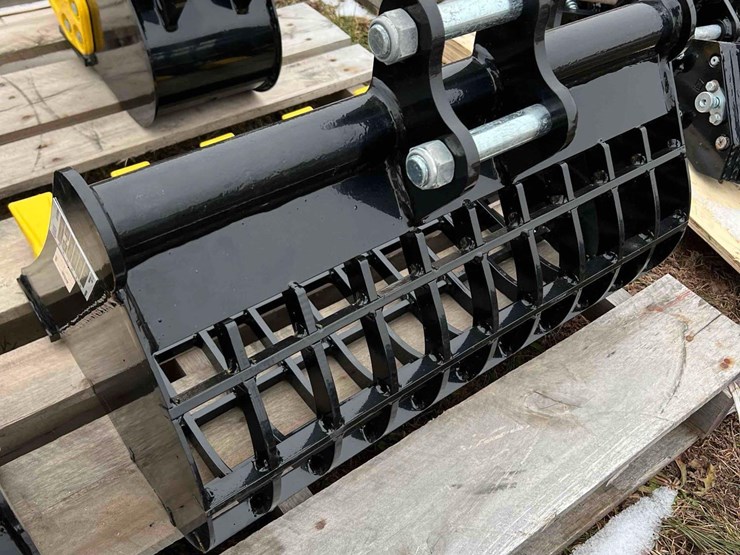 mini-excavator-rock-bucket-image-2