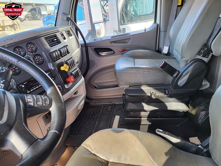 2022-peterbilt-579-image-3
